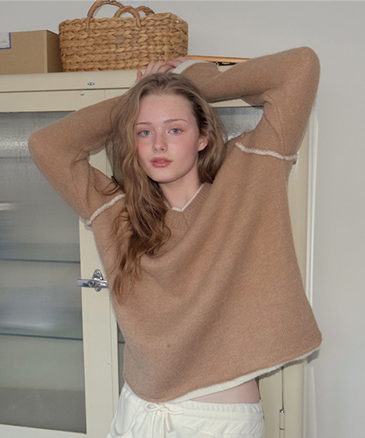 디애니(THE ANY) Even Layered V-neck Knit