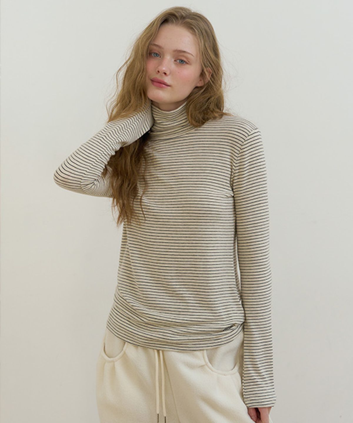 디애니(THE ANY) Molly Stripe Turtle Neck Top