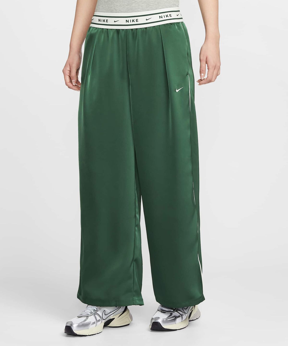 나이키(NIKE) 스포츠웨어 루즈 핏 미드라이즈 새틴 팬츠 W - 퍼:세일 / IH1327-323