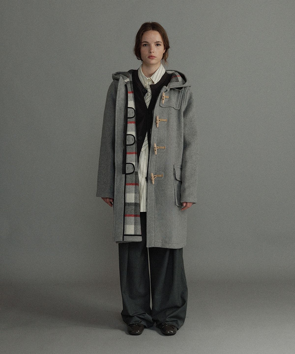 몽고메리(MONTGOMERY) WOMENS CLASSIC FIT DUFFLE COAT WITH WOODEN - PEARL GREY