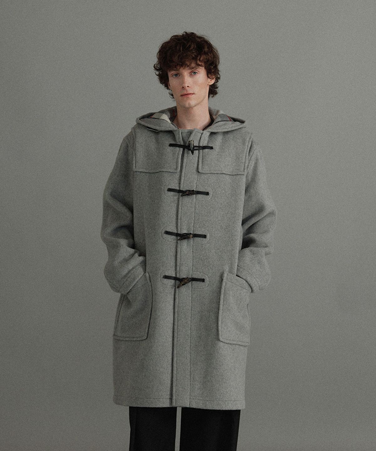 몽고메리(MONTGOMERY) CLASSIC FIT DUFFLE COAT WITH HORN - PEARL GREY