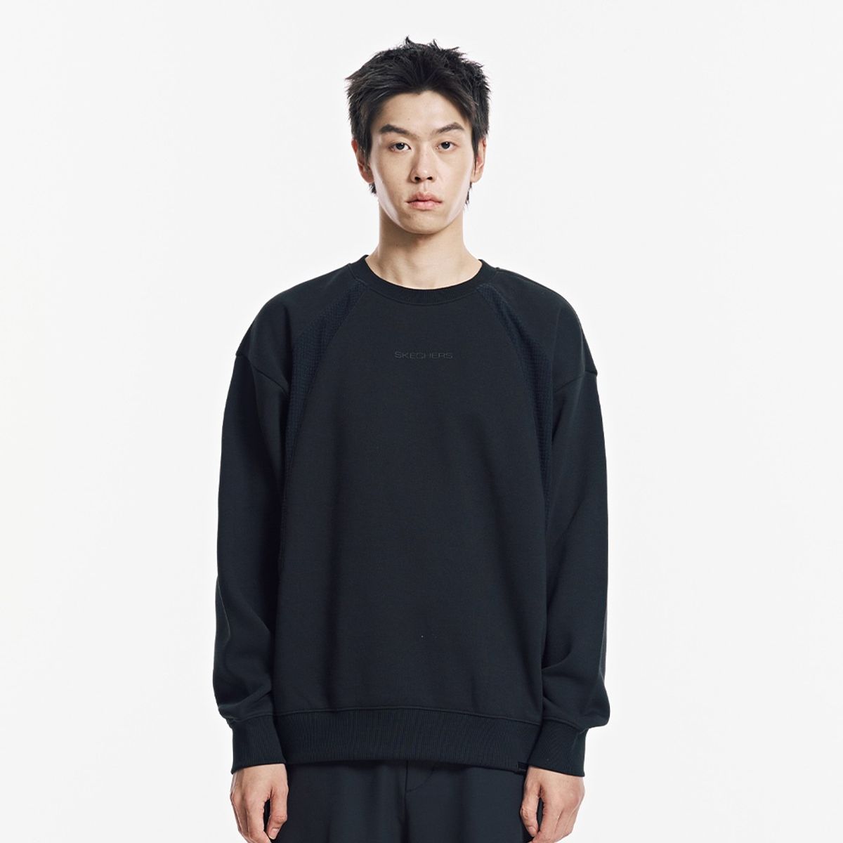 스케쳐스(SKECHERS) 남성 사각기모 배색 맨투맨_SP3MTCFW012