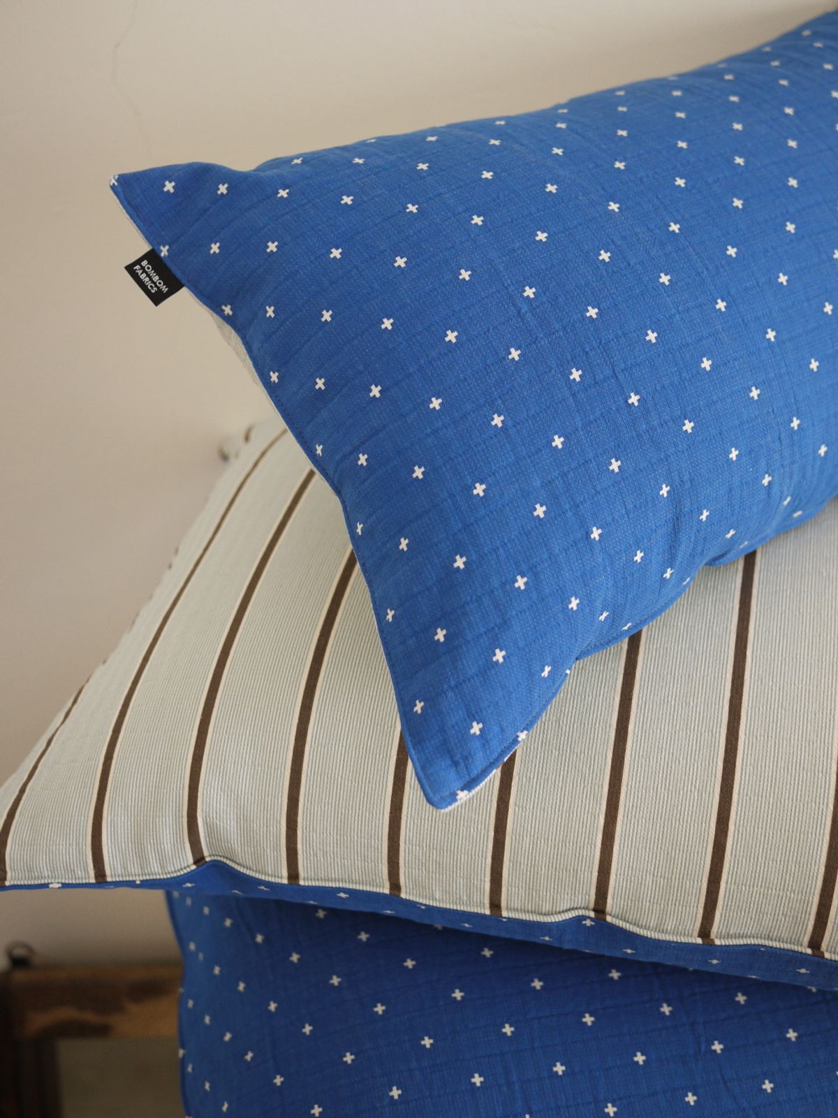 봄봄패브릭스(BOMBOM FABRICS) Tripple Cotton pillow case white flower + yellow stripe)