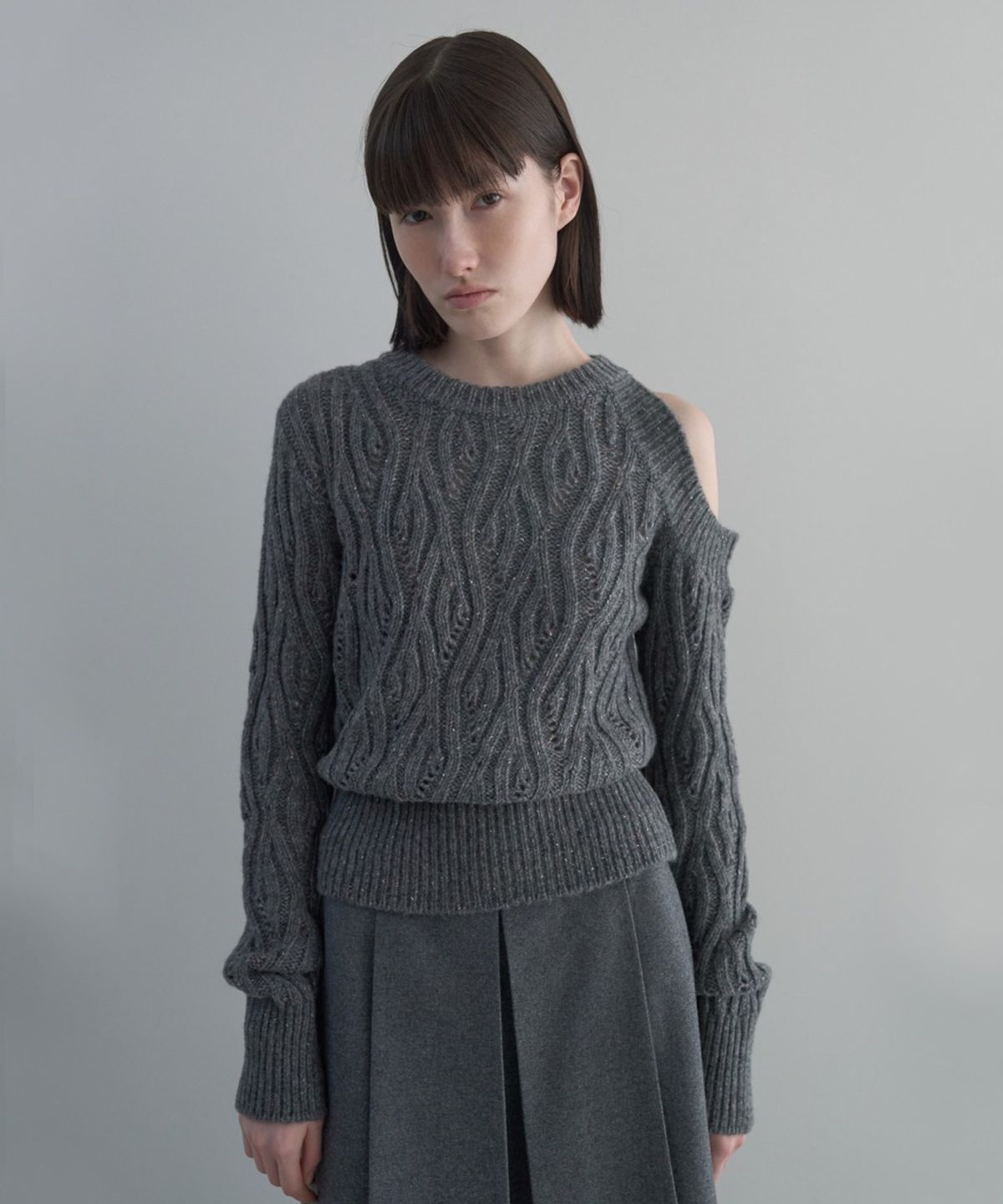 디에토(DEETO) Shoulder Cut-Out Cable Pullover [GREY]