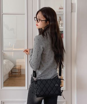 다이아 퀼팅 패딩 리본 패스포트 트래블 숄더 & 크로스백 _ [블랙]