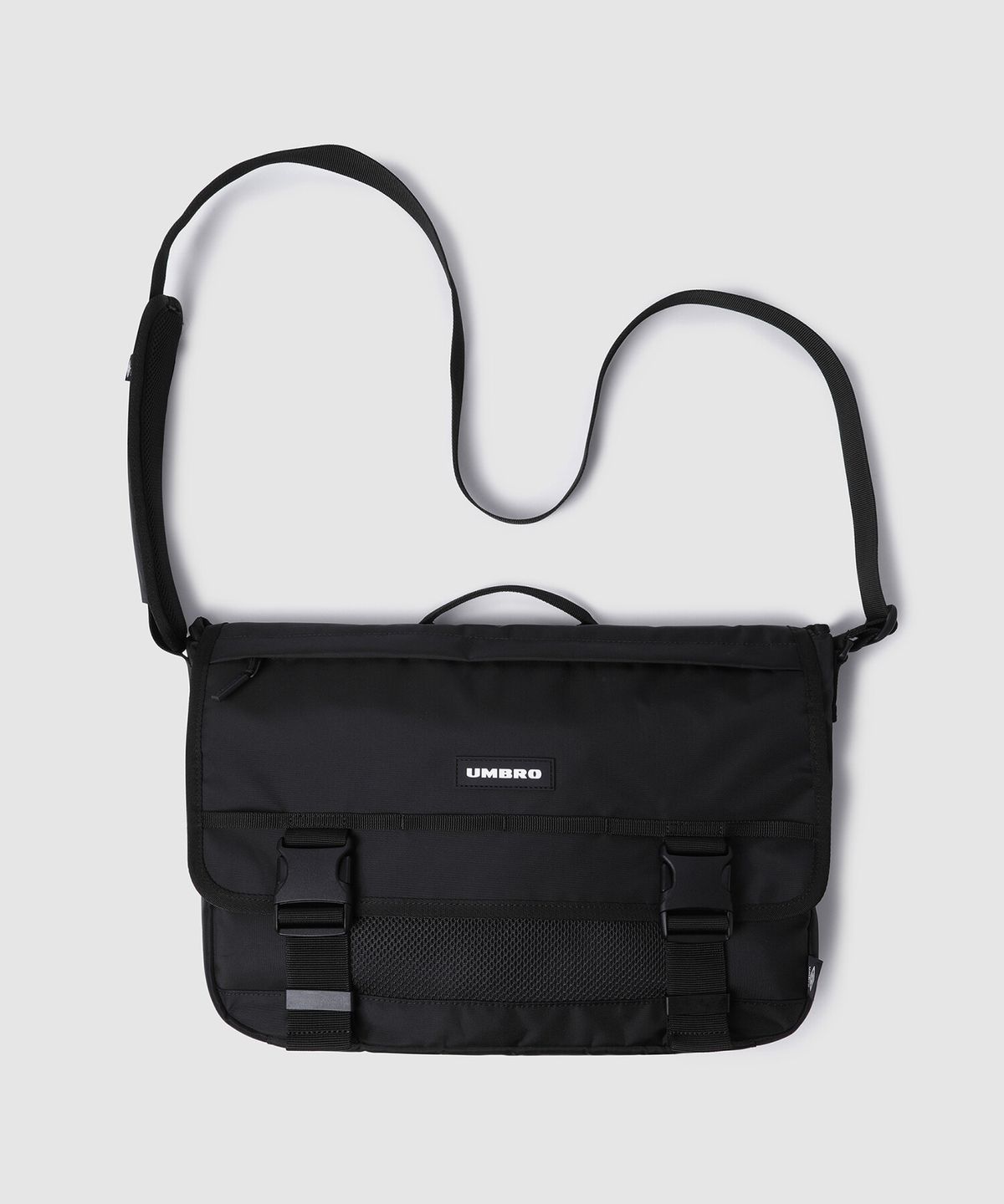엄브로(UMBRO) 뉴스쿨 메신저백 블랙 UR123CBG19