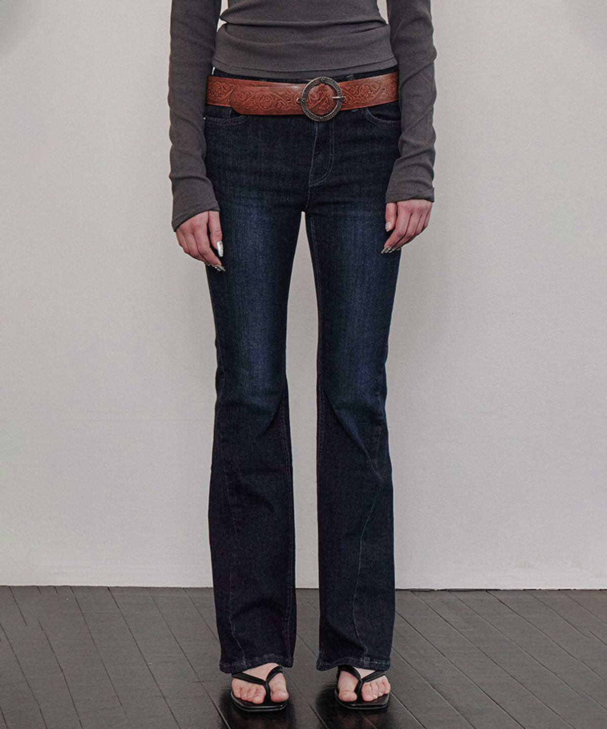 어니브(ANIV) VINTAGE WASHING BOOTS CUT PANTS DEEP BLUE