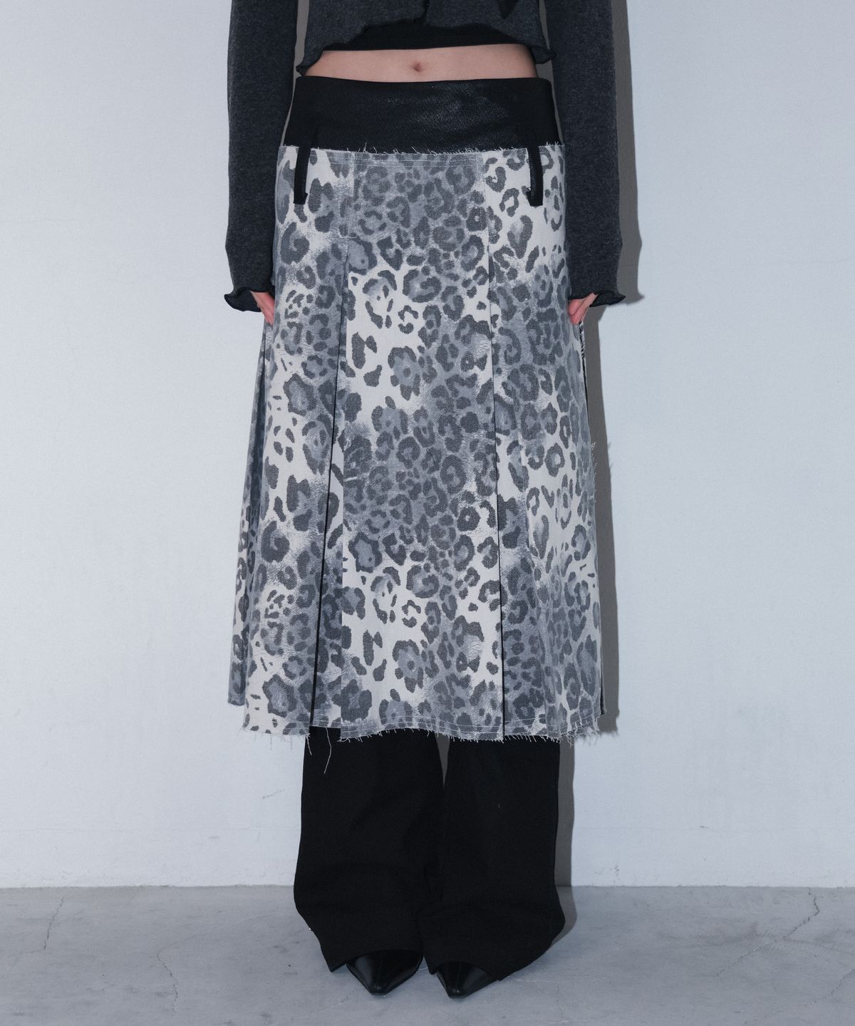 체리퀴리(CHERRYQUIRI) leopard long pleats wrap sk - grey