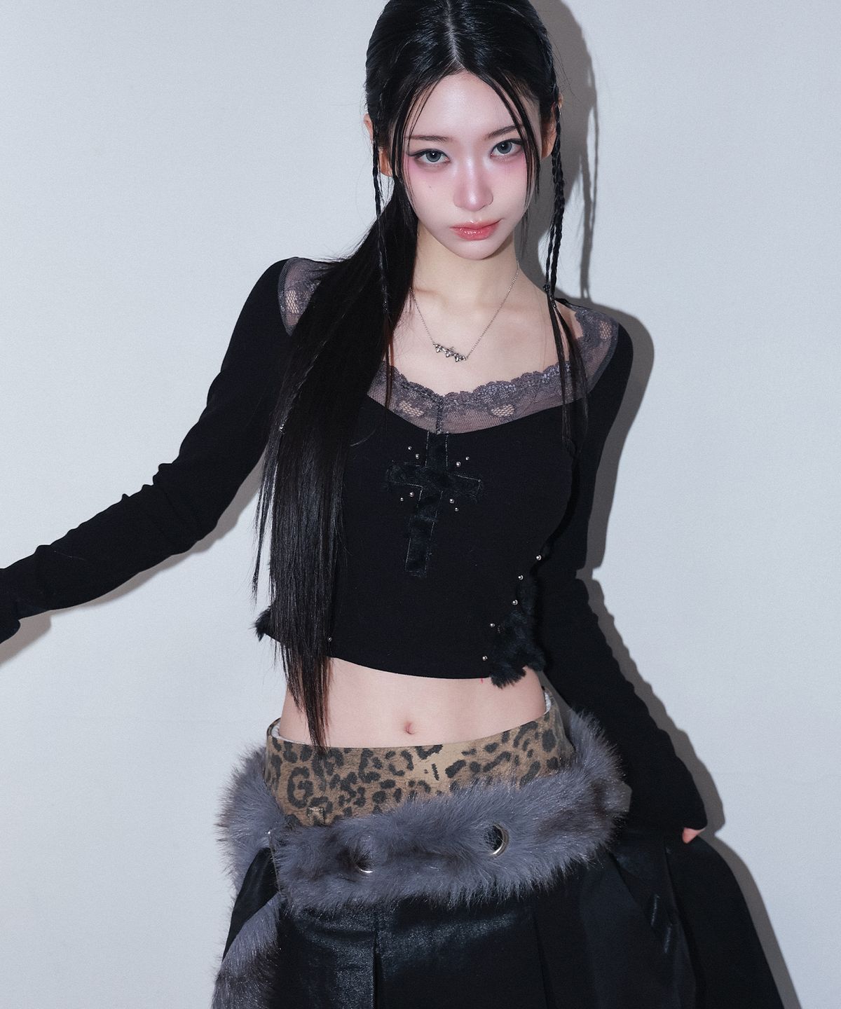 체리퀴리(CHERRYQUIRI) cross patch lace sleeve - black