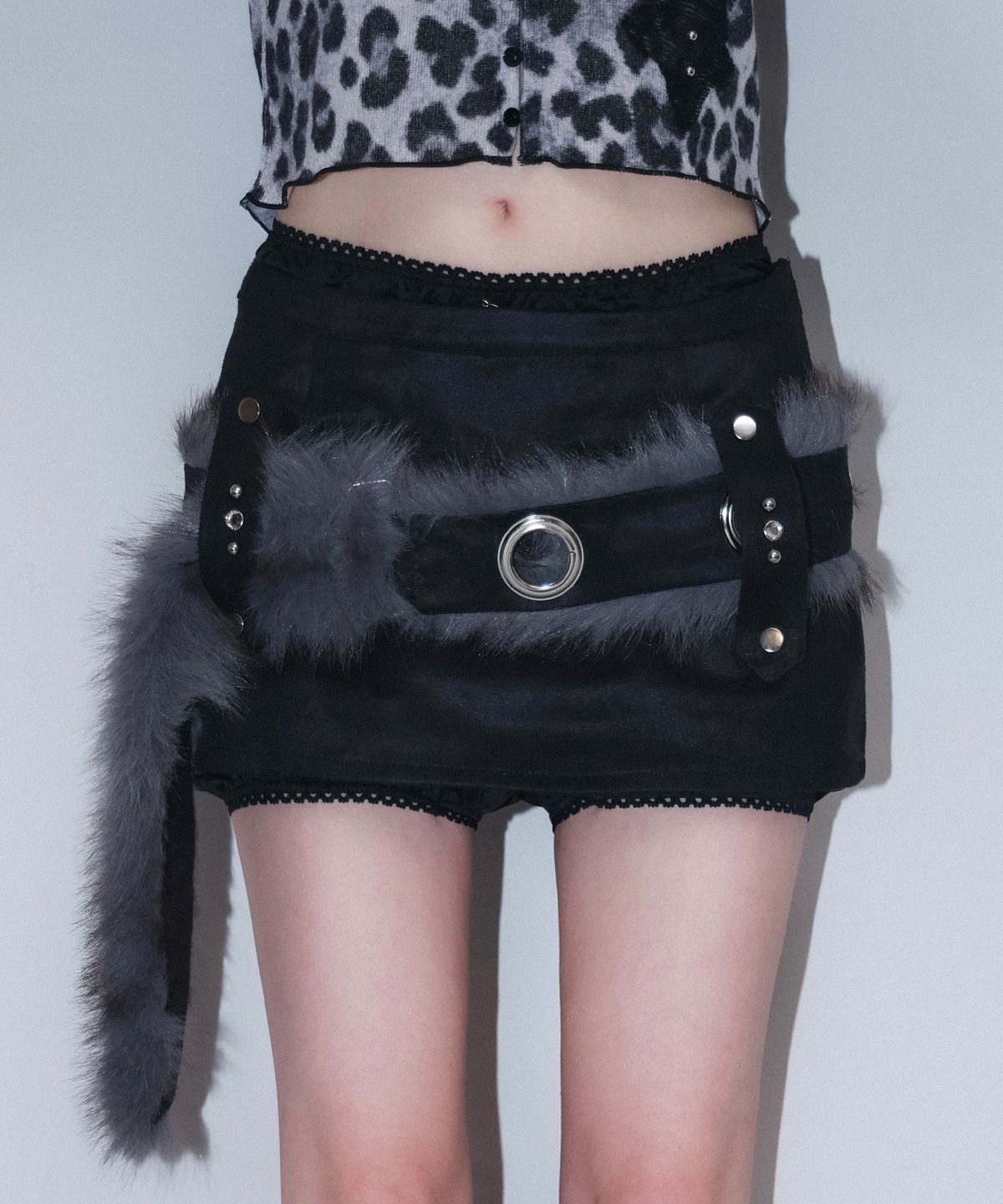 체리퀴리(CHERRYQUIRI) suede satin peek mini sk - black