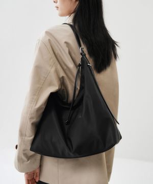 우먼즈 나일론 슬라우치 숄더백 [블랙]