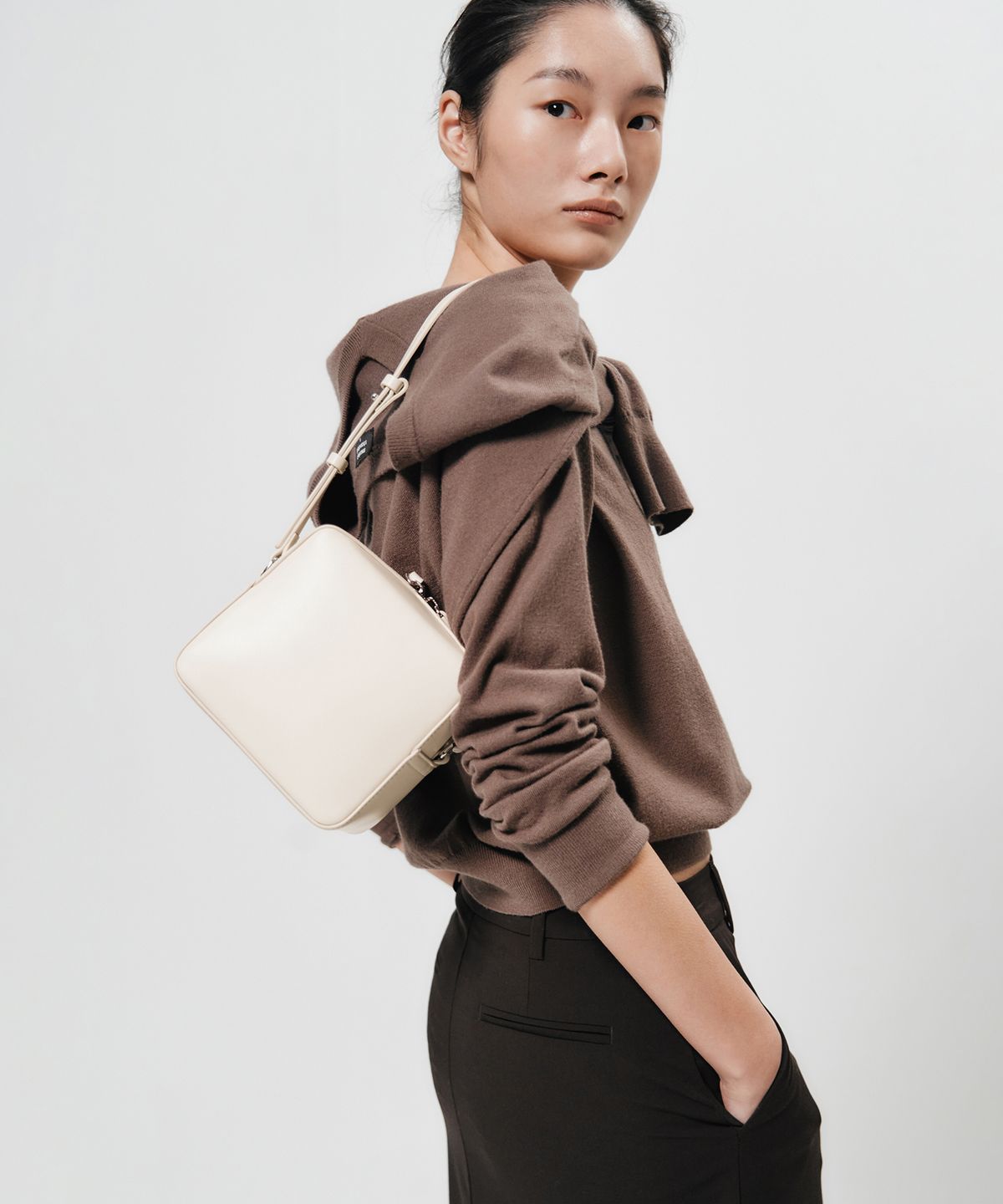 무신사 스탠다드 우먼(MUSINSA STANDARD WOMAN) 우먼즈 미니 큐브 토트백 [아이보리]