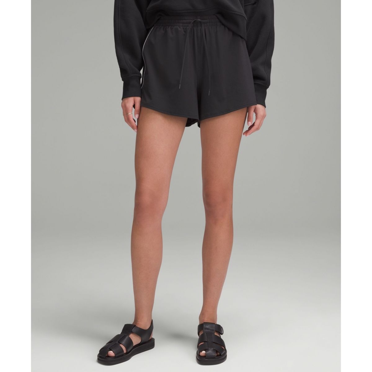 룰루레몬(LULULEMON) 코트 라이벌 하이라이즈 쇼츠 3inch  BLK WHT
