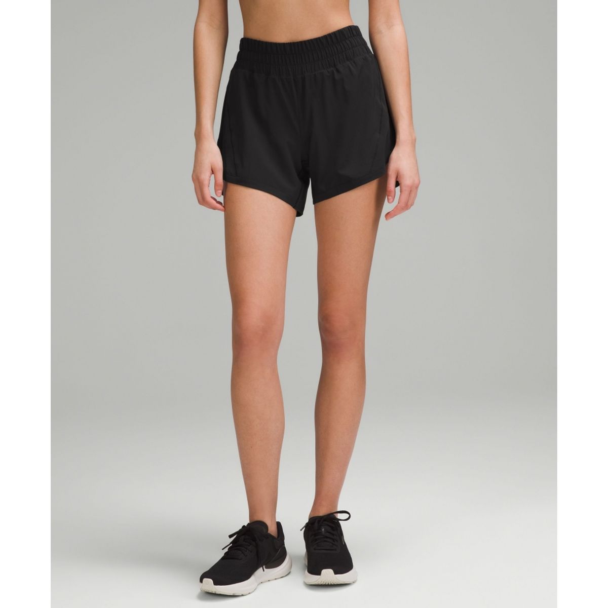 룰루레몬(LULULEMON) 트랙 댓 미드라이즈 라인드 쇼츠 5inch  BLK