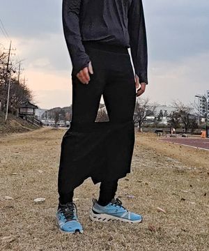 R22 베이직 프리 올블랙 러닝 타이즈