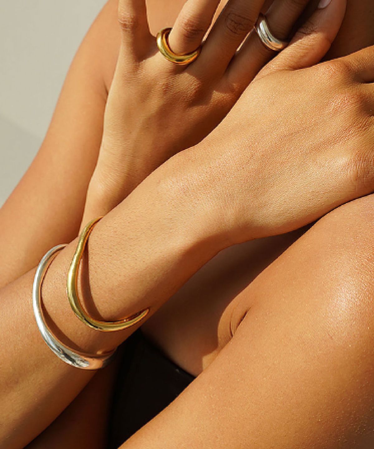 그라스마티네(GRASSE MATINEE) Curve Cuff Bracelet