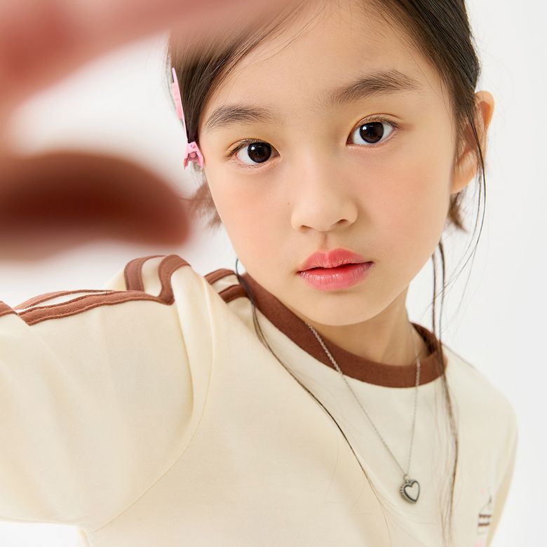 루시 배색 티셔츠