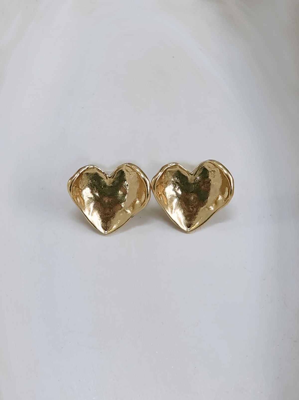 소수(SOSOO) Matt Pound Heart Earrings