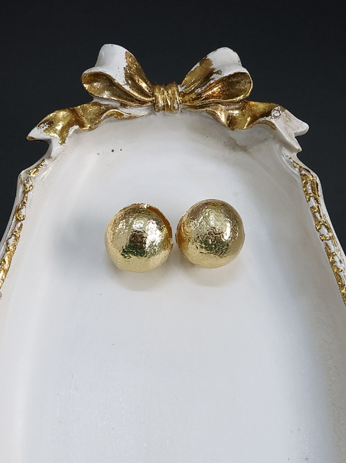 소수(SOSOO) Matt Pound Ball One-touch Earrings