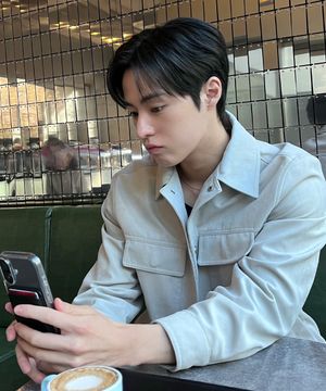 [오정규 PICK] 스웨이드 포켓 디테일 트러커 - 2color