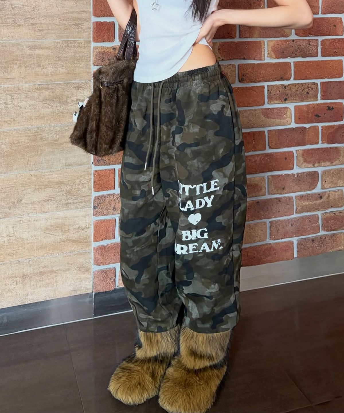 유희(YOUHEE) GRAPHIC CAMO SWEAT PANTS_KHAKI