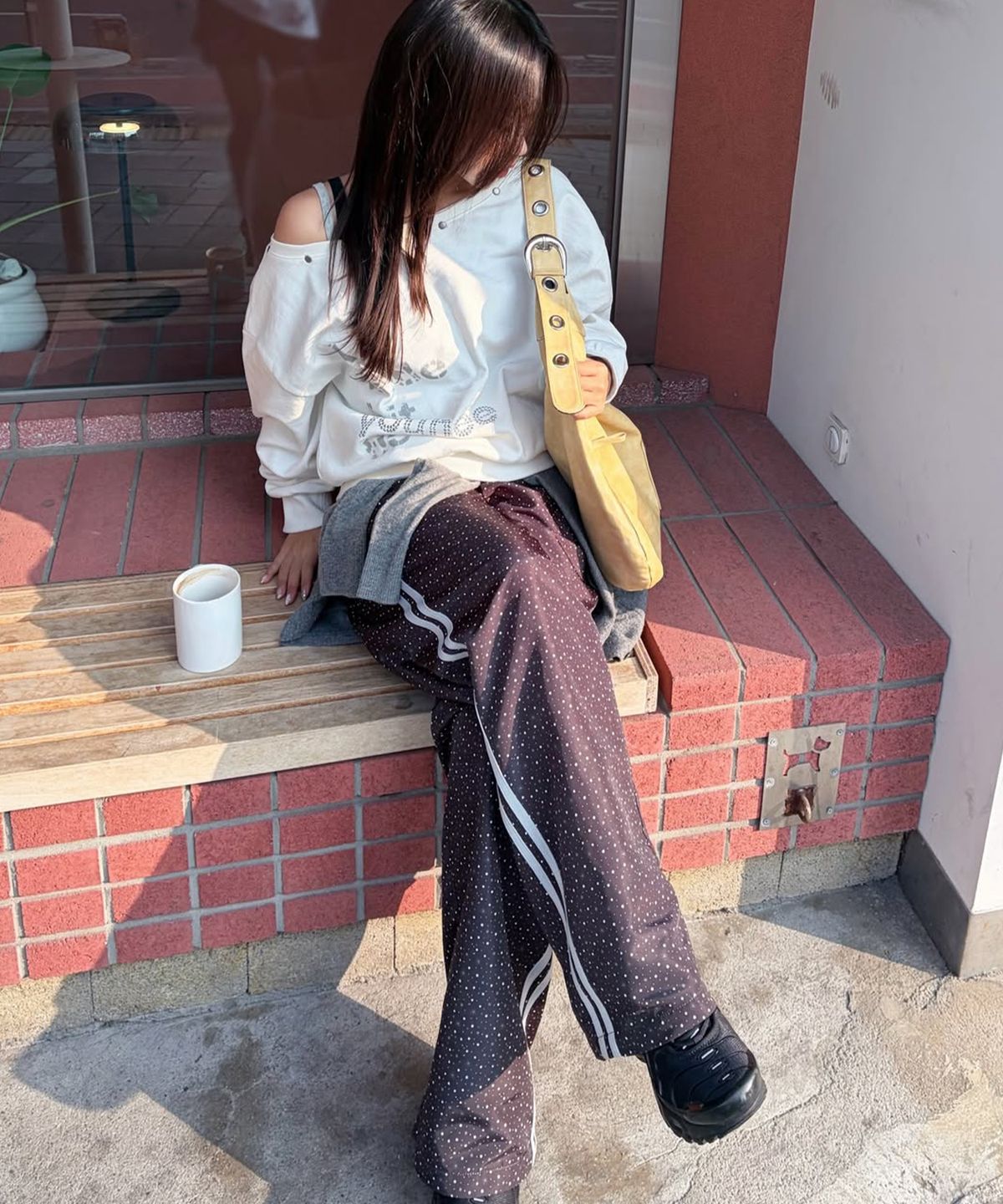 유희(YOUHEE) STAR PATTERN LAYERED BANDING TRACK PANTS_BLACK