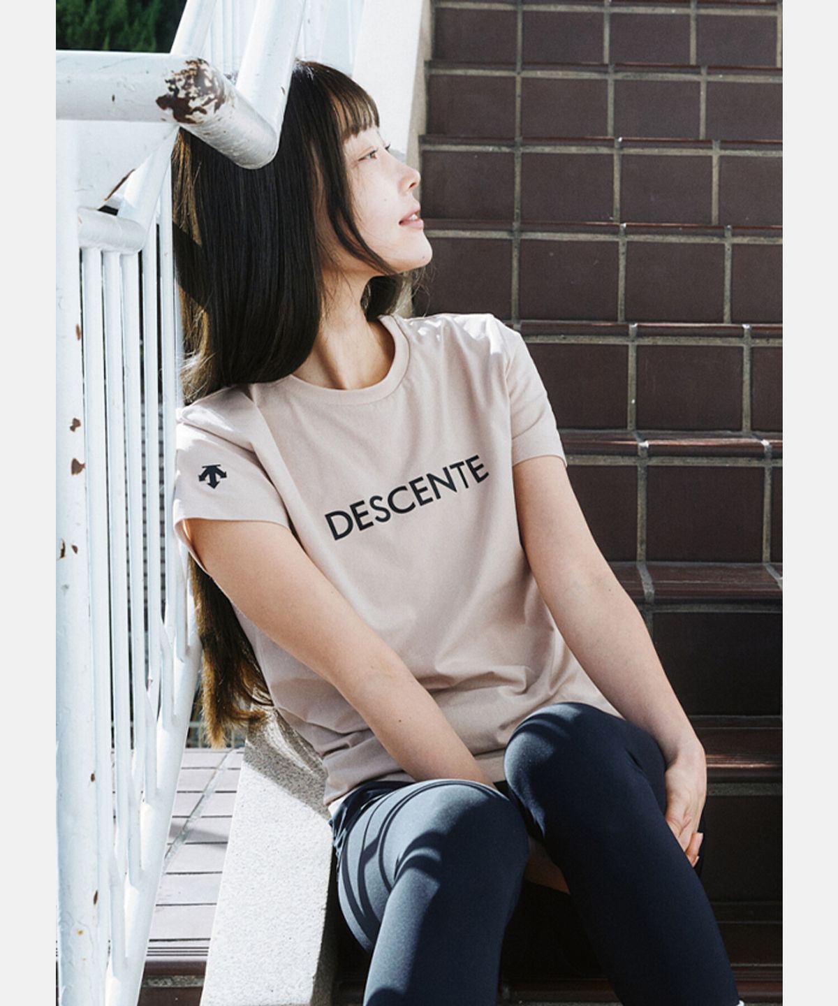 데상트(DESCENTE) 터프 워딩 반팔 티셔츠 베이지 SR123UTS13