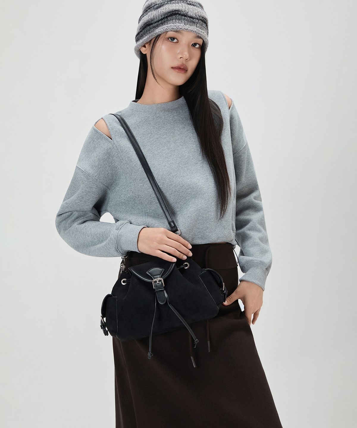 미쏘(MIXXO) 페이크 스웨이드 버클 토트백 RE BCFV8SS_MIABCG12QS