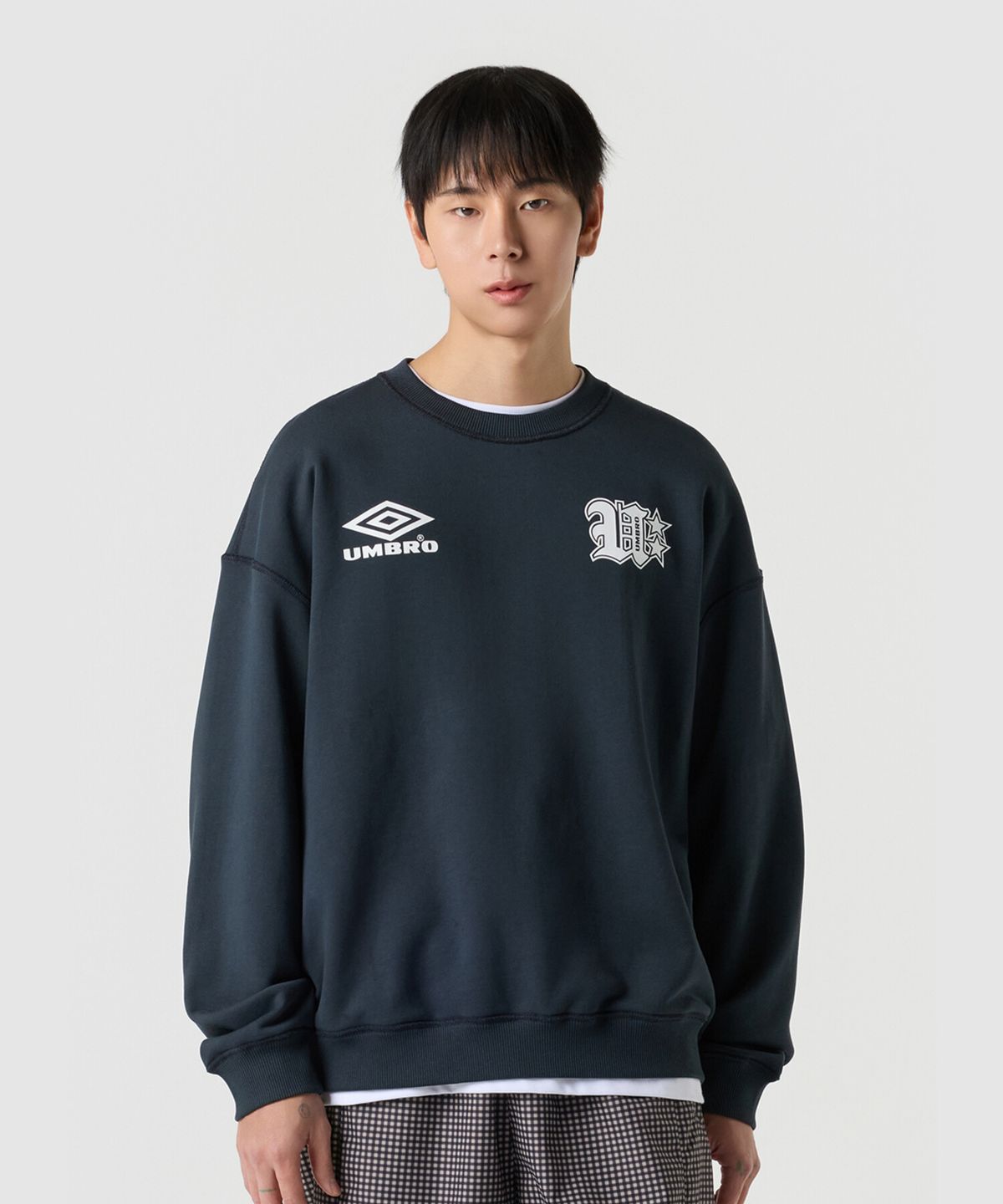 엄브로(UMBRO) 인사이드아웃 맨투맨 네이비 UR121CFS23