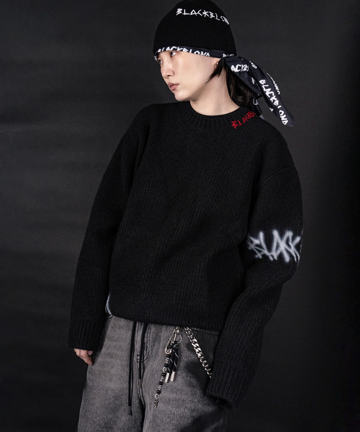 블랙블론드(BLACKBLOND) 비비디 디스오더 그래피티 로고 스웨터 (블랙)
