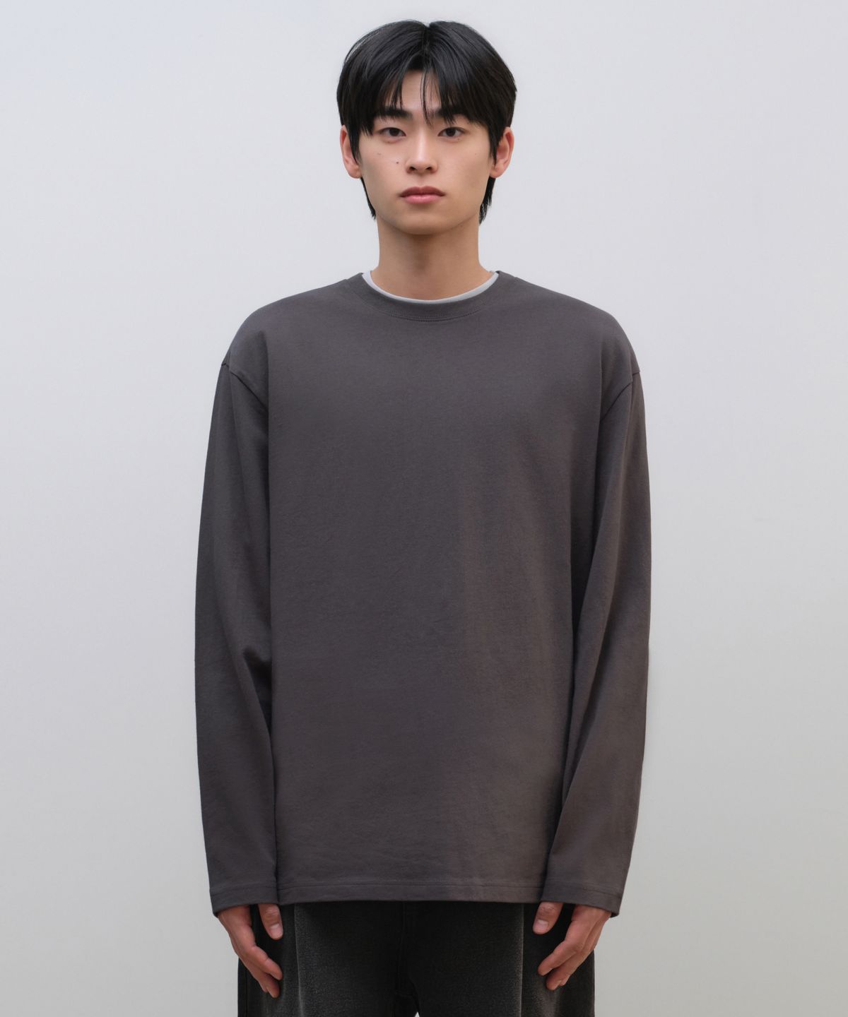 무신사 스탠다드(MUSINSA STANDARD) 릴렉스드 OE 크루 넥 긴소매 티셔츠 [건메탈]