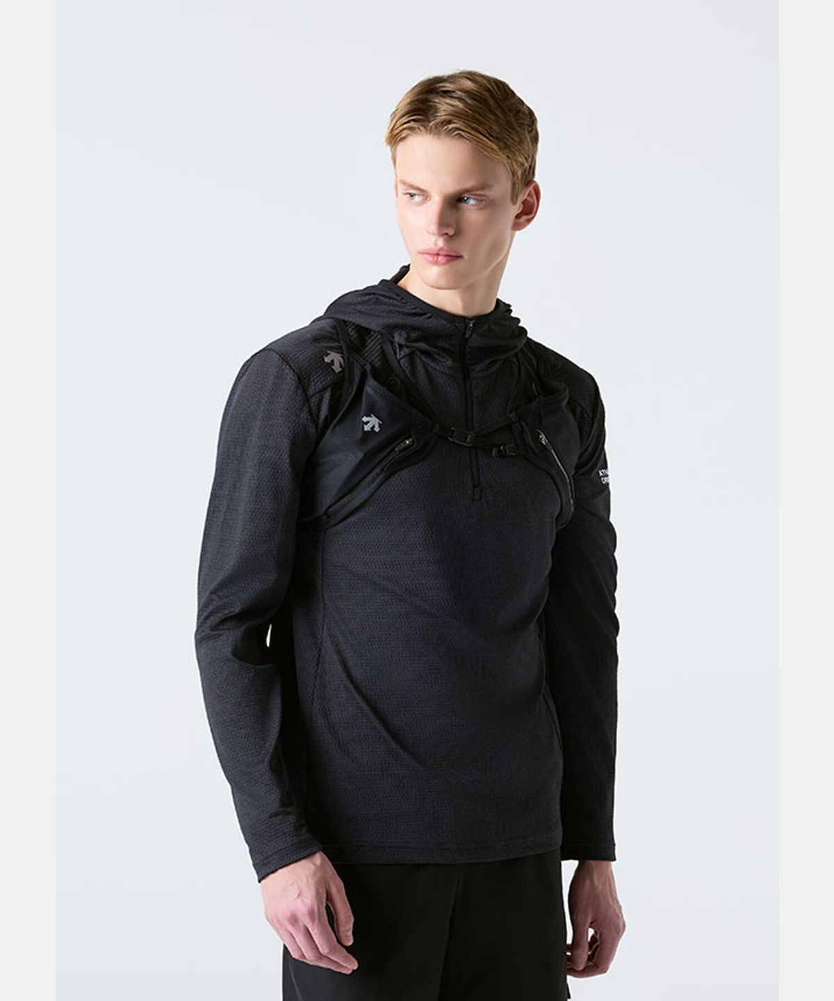 데상트(DESCENTE) 러닝 초경량 베스트 블랙 SR123RBG1E