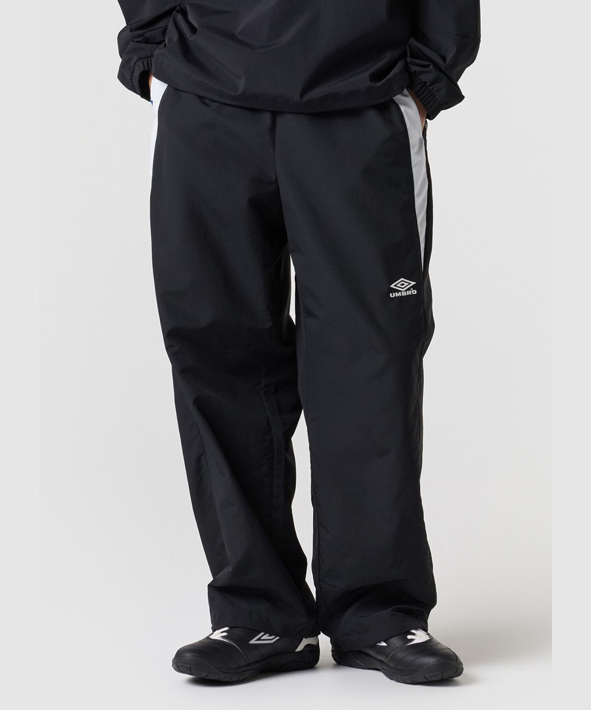 엄브로(UMBRO) 헤리티지 트랙 스트레이트 팬츠 블랙 UR121CPT15