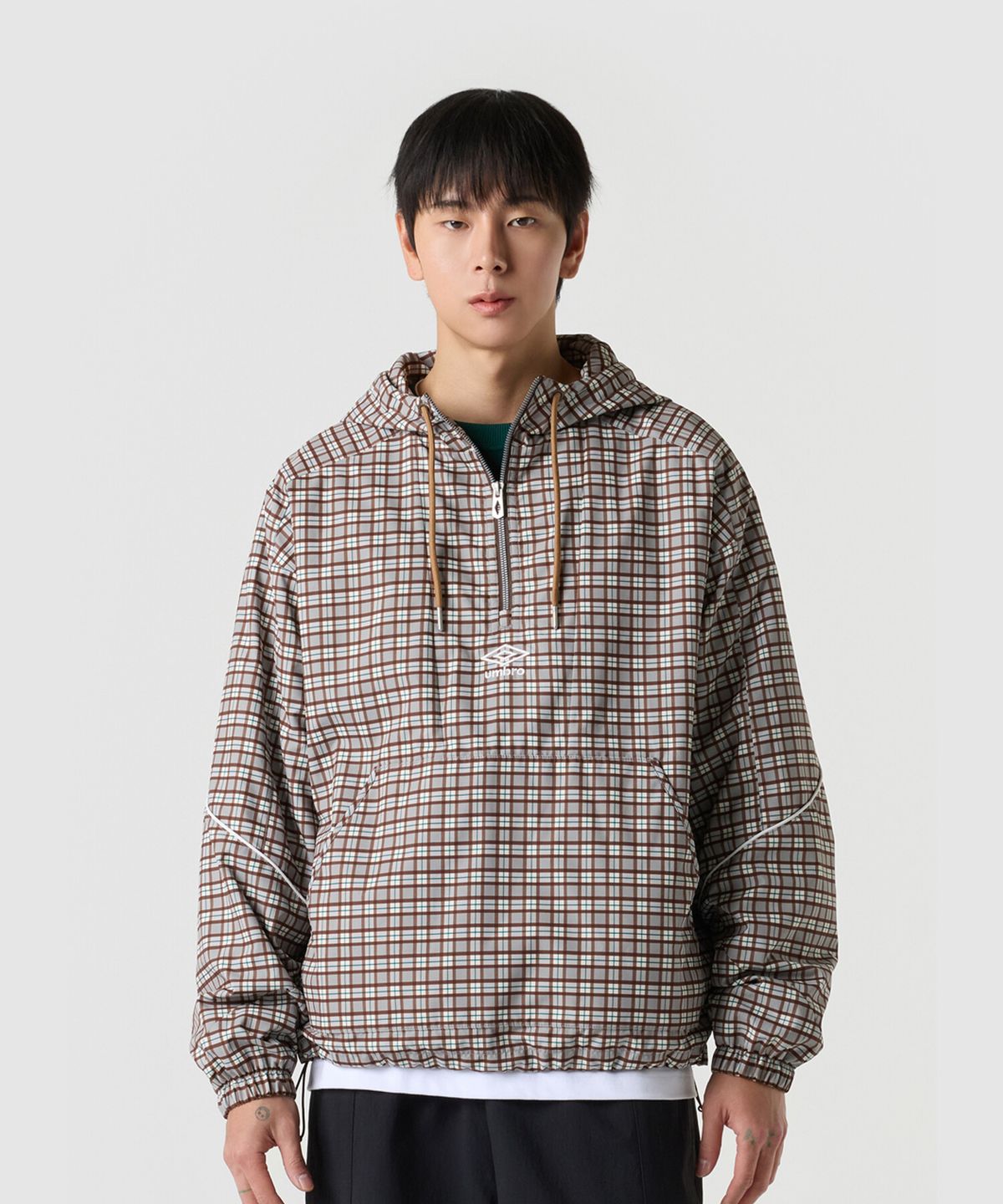 엄브로(UMBRO) 오버핏 파이핑 후드 아노락 브라운 UR121CWT11