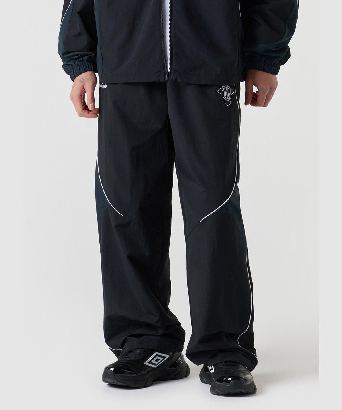 엄브로(UMBRO) HBL 네오 브릿 컬러블록 와이드 조거 2WAY 셋업 팬츠 블랙 UR123CPT22