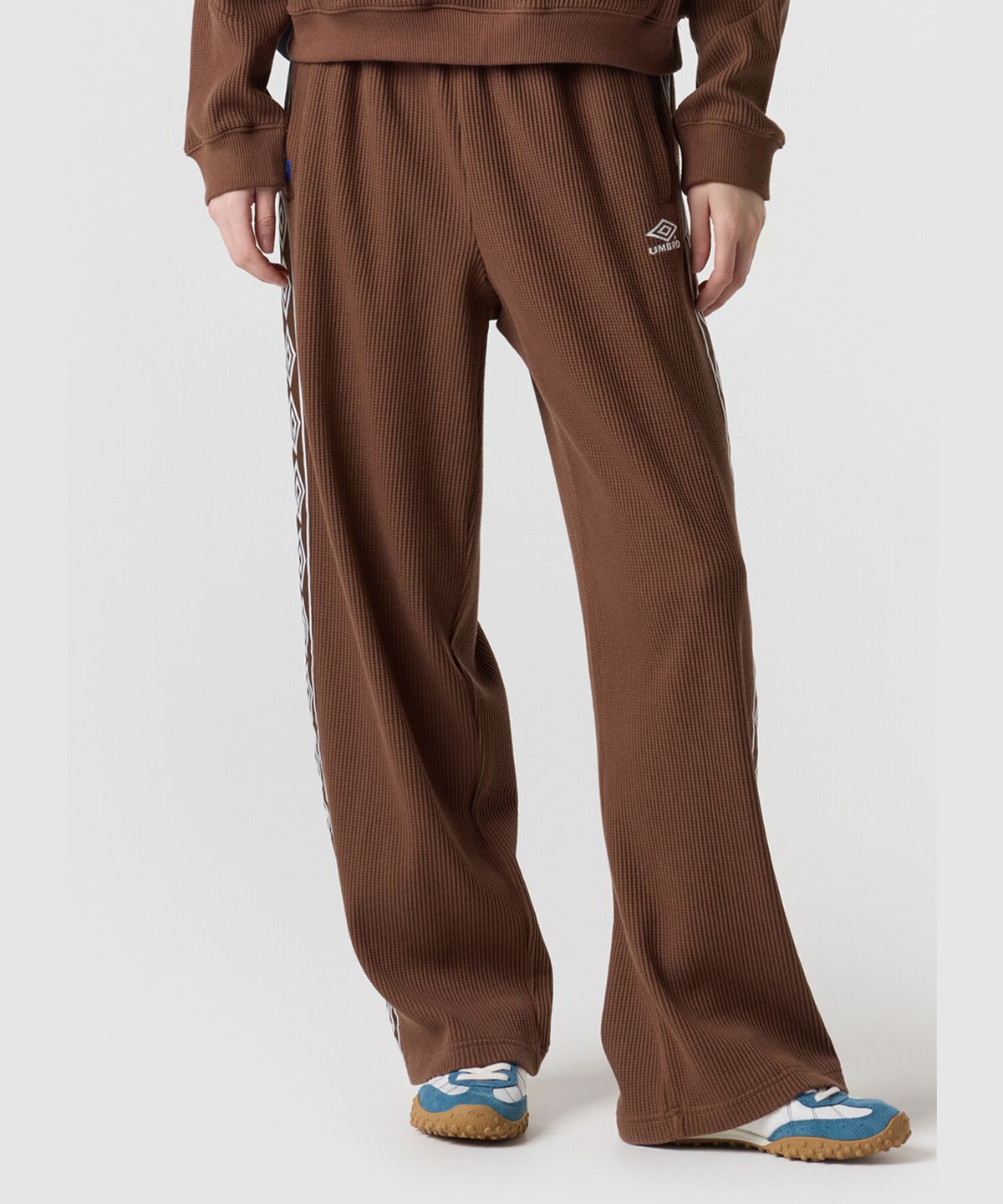 엄브로(UMBRO) 와플 와이드 조거 2WAY 트랙 팬츠 브라운 UR123CFP11