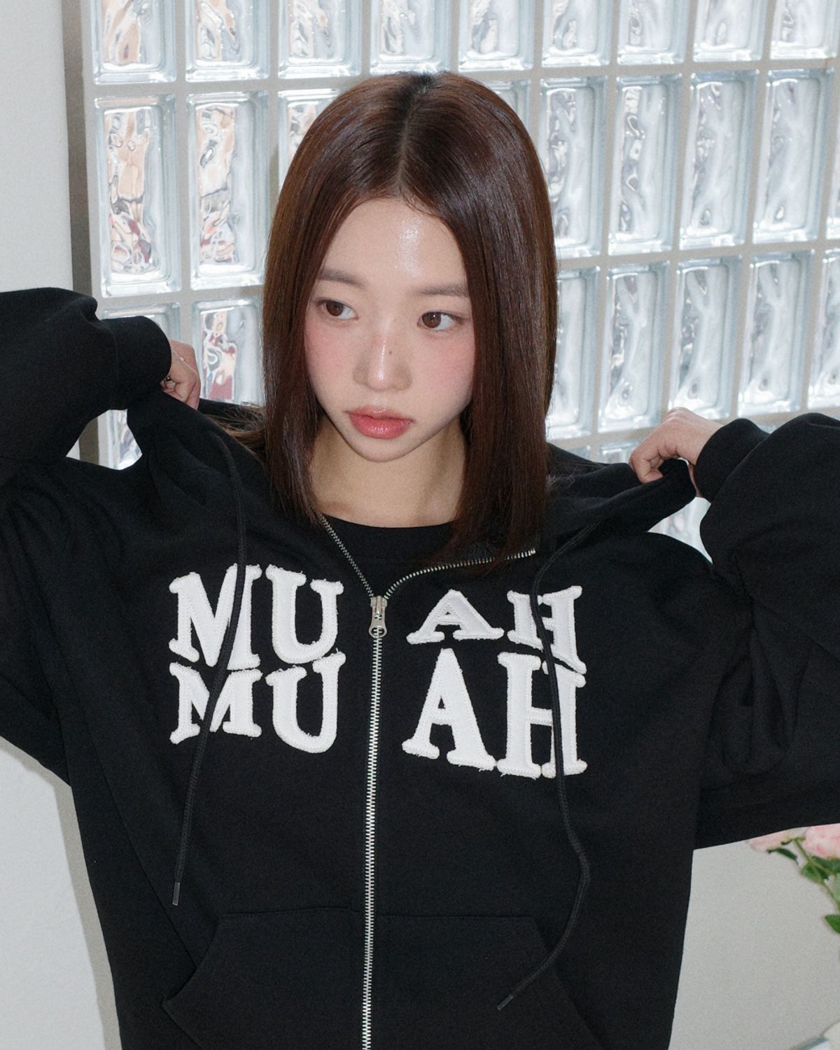 무아무아(MUAHMUAH) MUAH 아플리케 로고 후드집업 [5color]