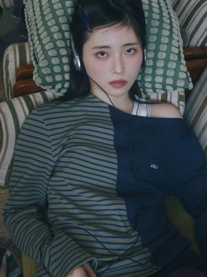 투웨이 스트라이프 숄더 롱슬리브 네이비