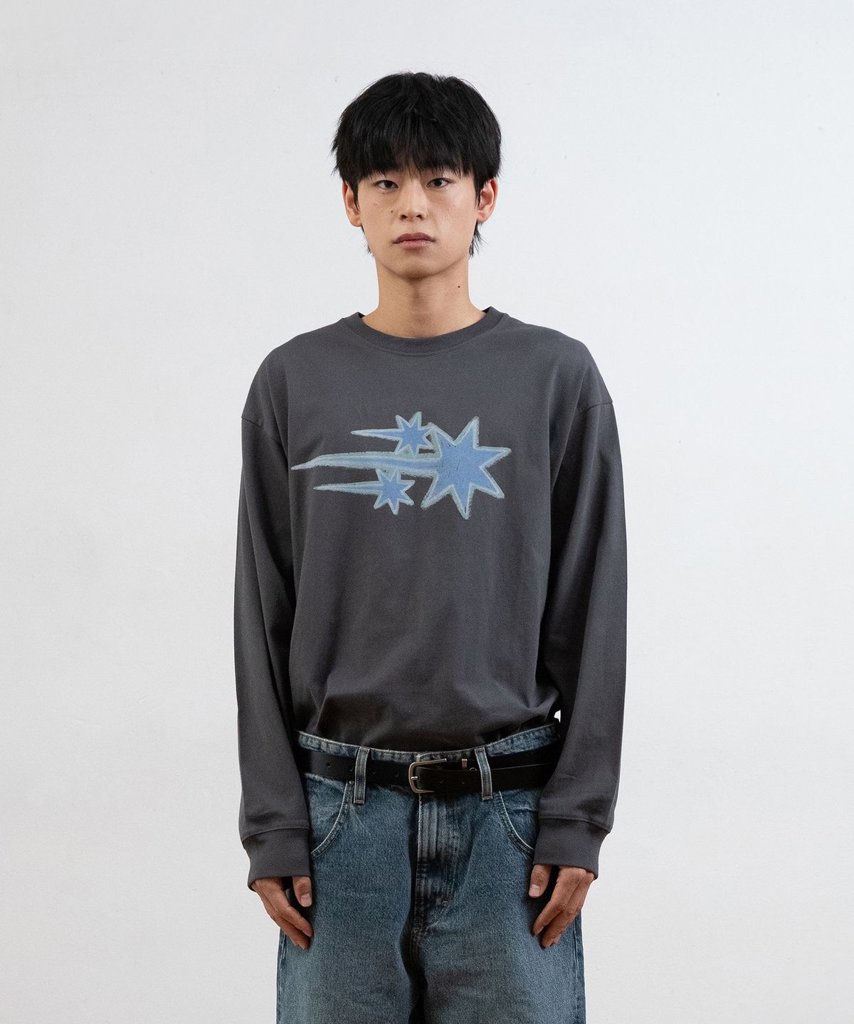 나이스고스트클럽(NICEGHOSTCLUB) DRAWING 3STAR LS TEE_CHARCOAL(NG2GSUT560A)