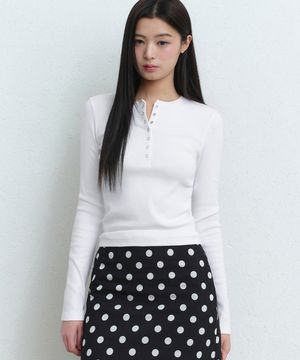 우먼즈 리브드 슬림 헨리 넥 긴소매 티셔츠 [화이트]
