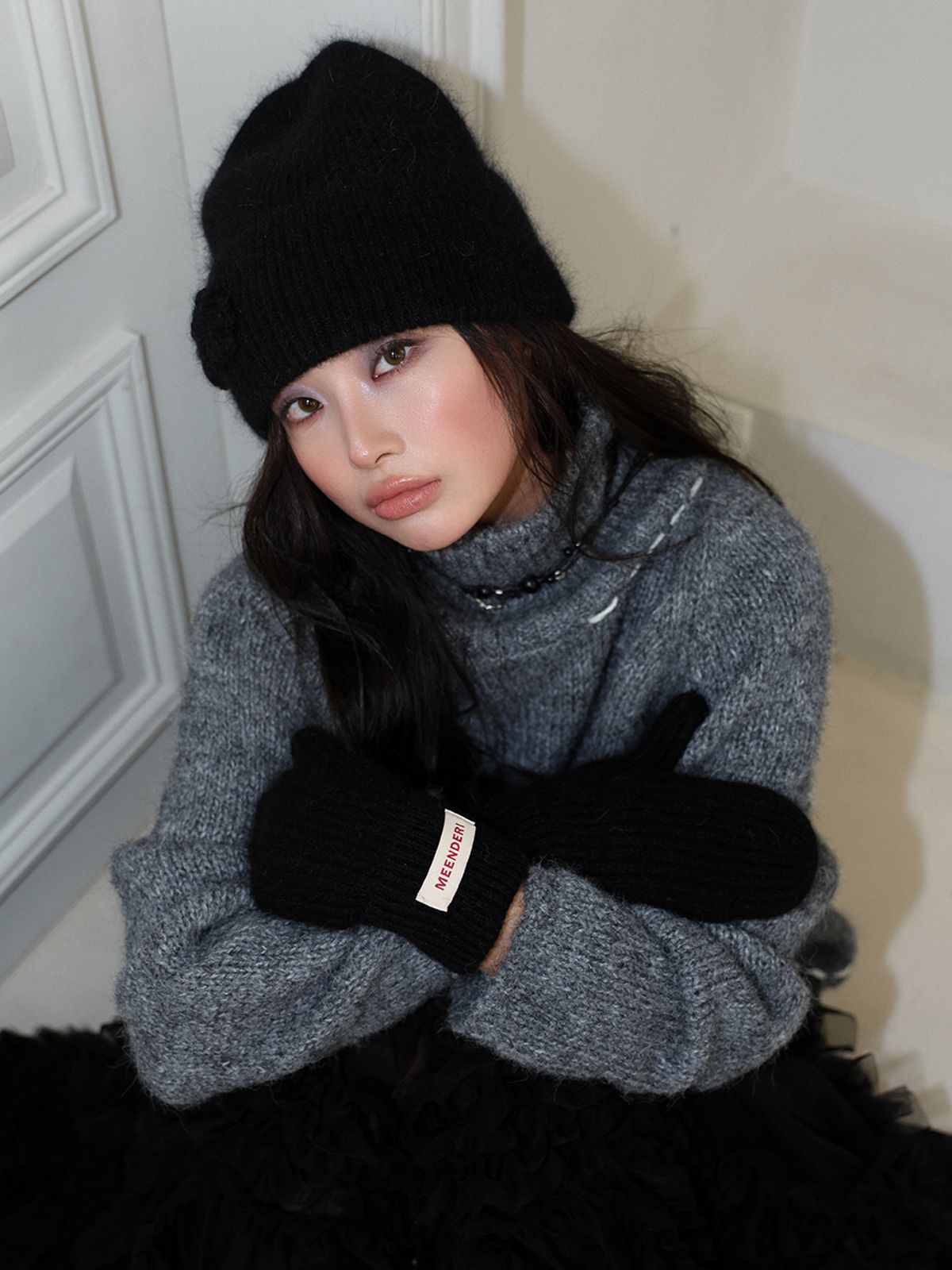 민더리(MEENDERI) FLOWER FLAKE ANGORA BEANIE - BLACK