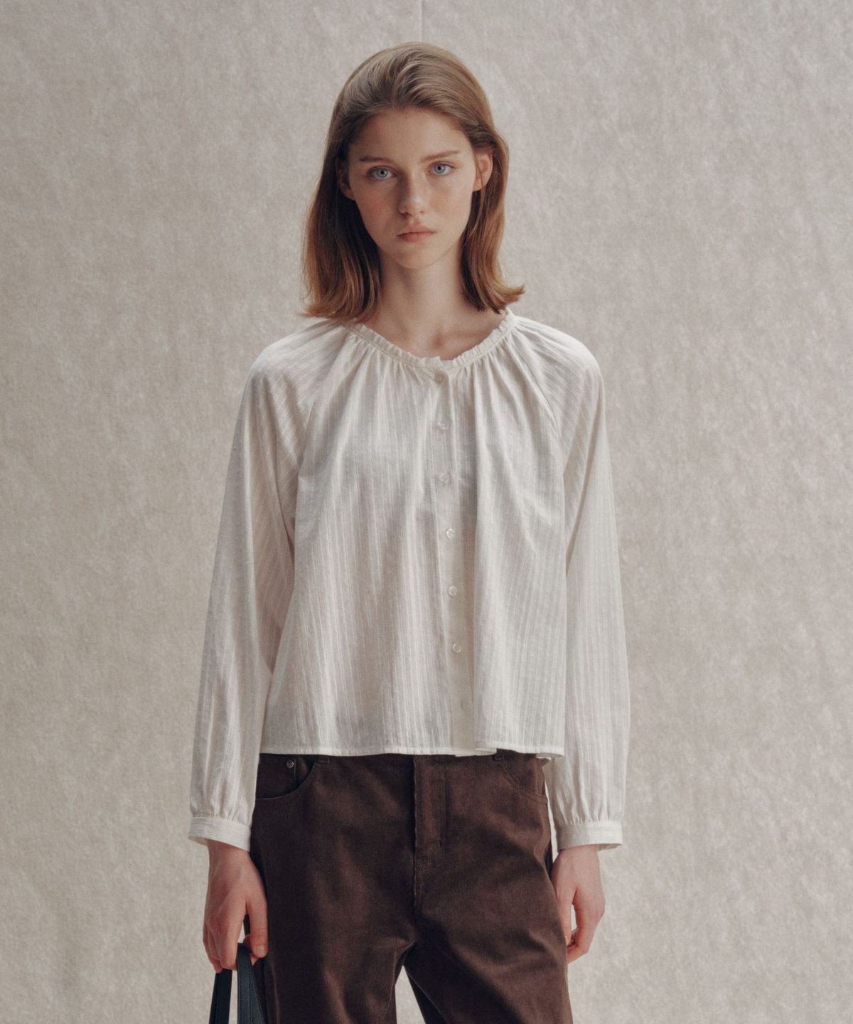 튜드먼트(TTUDEMENT) FRILLED NECK LONG-SLEEVE BLOUSE_IVORY
