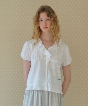 [쁨이 PICK] SHORT-SLEEVE BLOUSE WITH RUFFLED COLLAR_IVORY