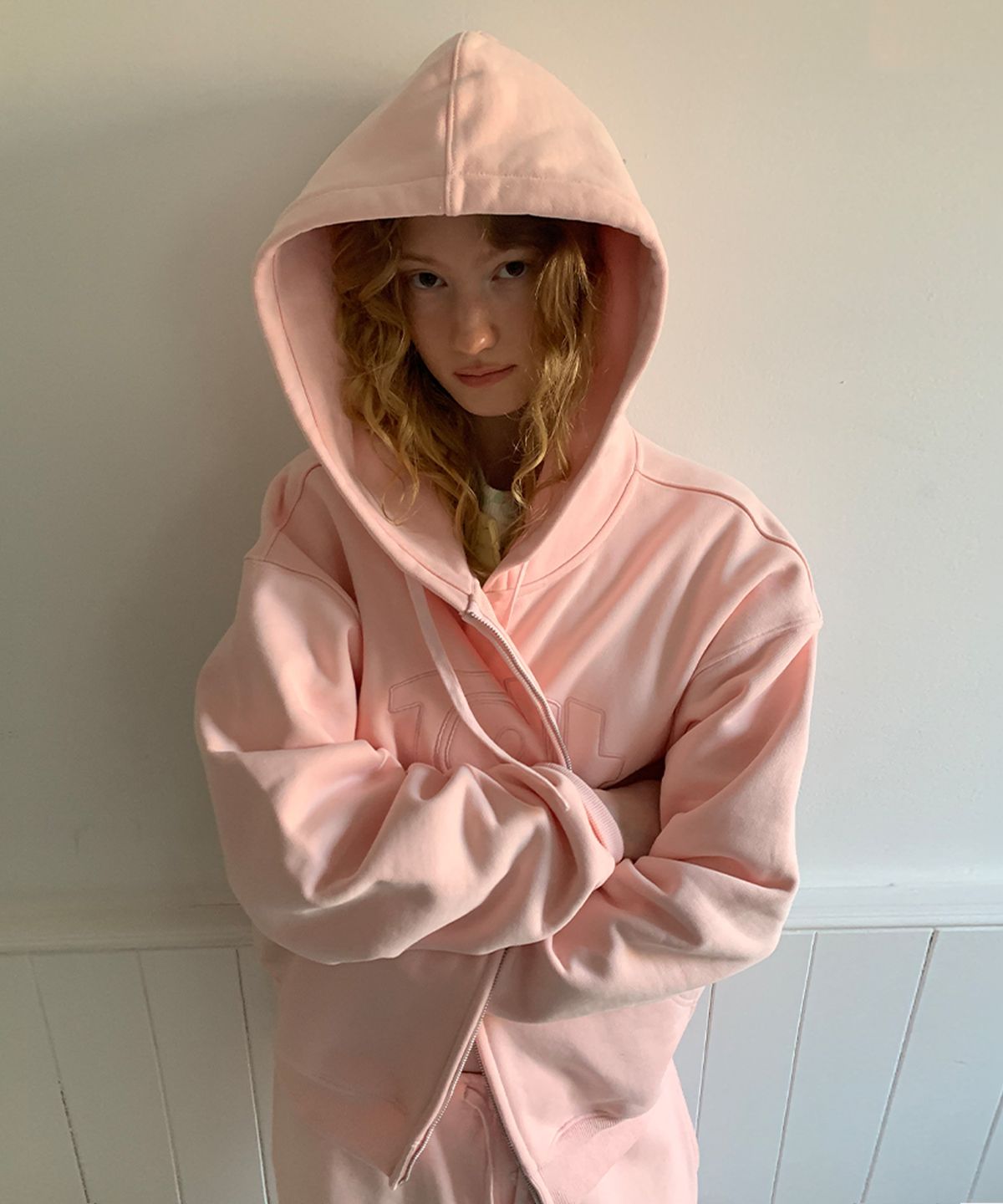 튜드먼트(TTUDEMENT) TT LOGO HOODED ZIP-UP_LIGHT PINK