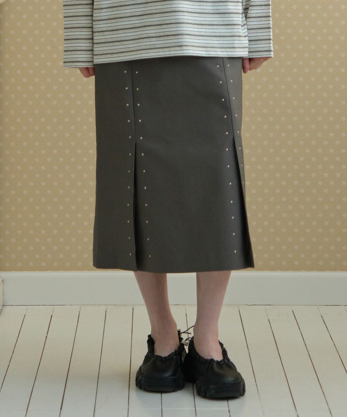 튜드먼트(TTUDEMENT) STUD LONG SKIRT_CHARCOAL