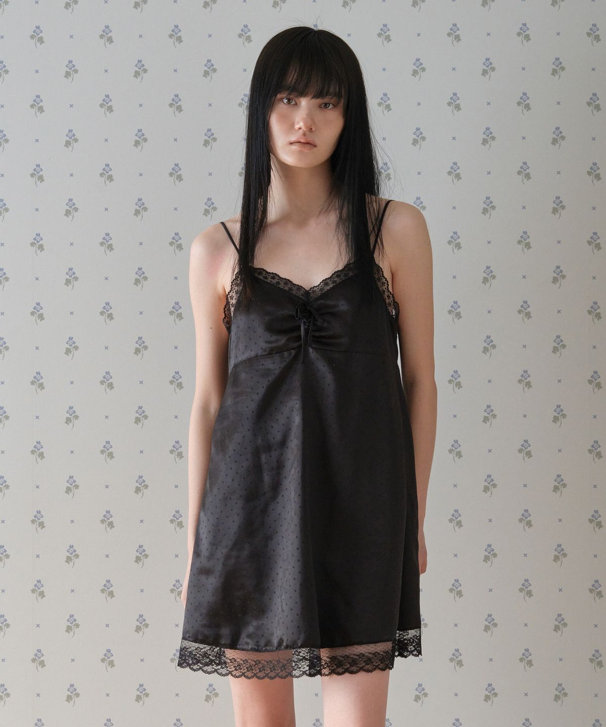 튜드먼트(TTUDEMENT) SATIN DOT SLEEVELESS DRESS_BLACK
