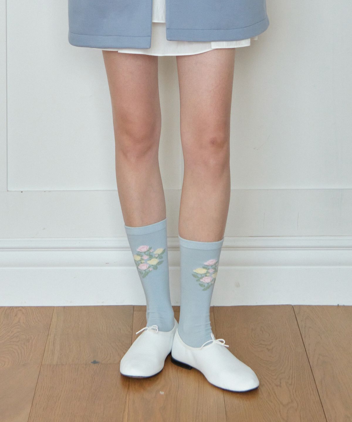 튜드먼트(TTUDEMENT) ROSE PATTERN SOCKS_LIGHT BLUE