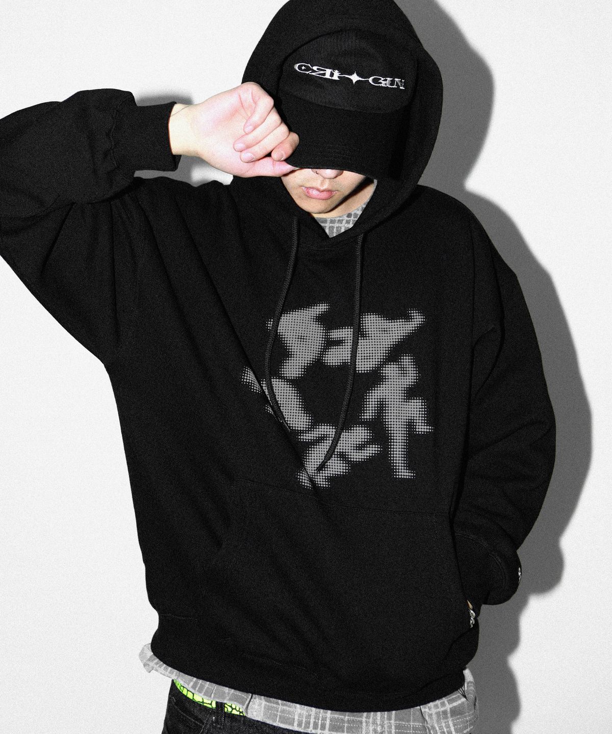 크리건(CRIGUN) DOT RUSH LOGO HOODIE BLACK