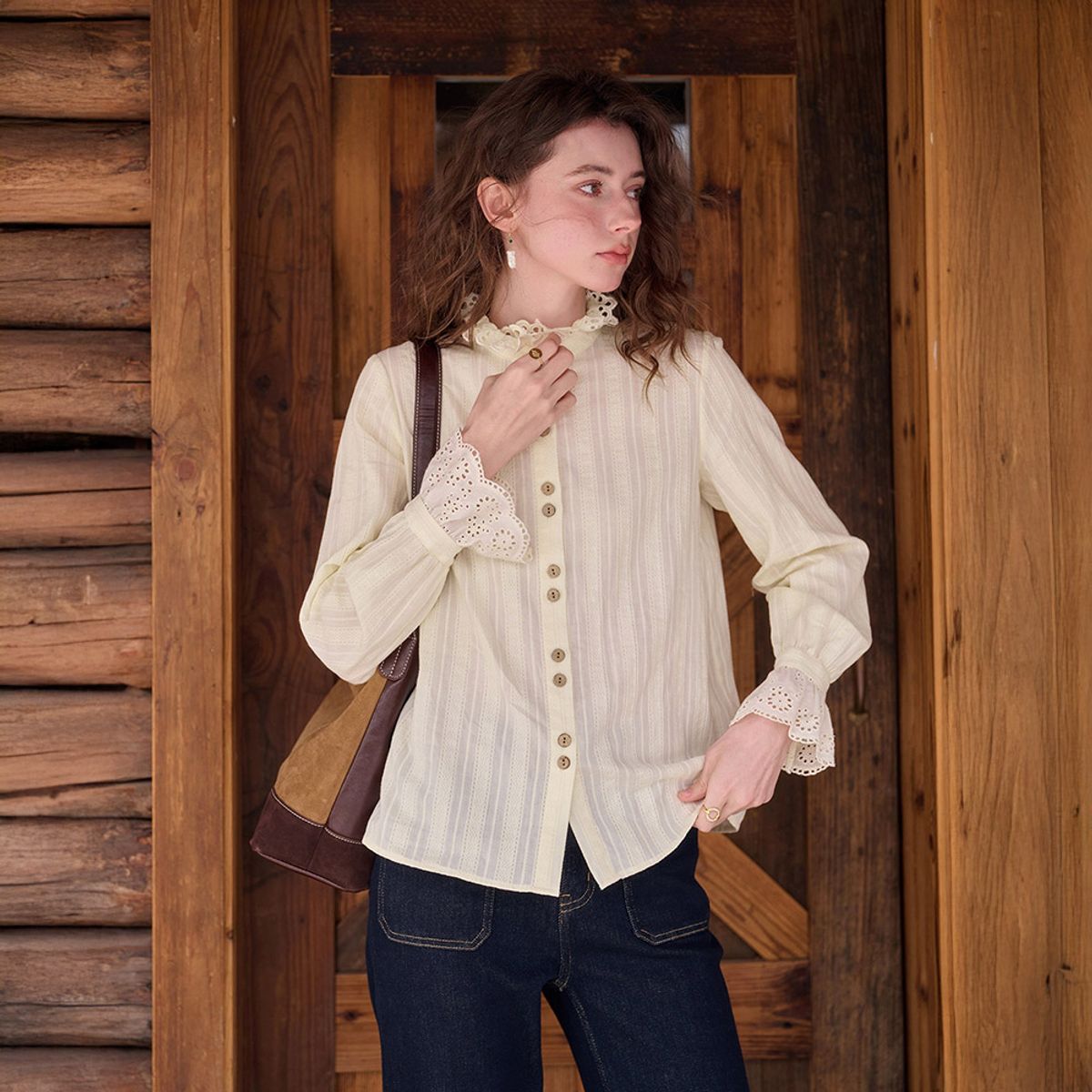 심플레트로(SIMPLE RETRO) SR_Jacquard openwork lace blouse
