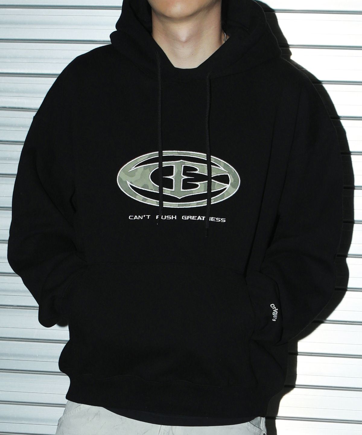 크리건(CRIGUN) CAMO APPLIQUE HOODIE BLACK